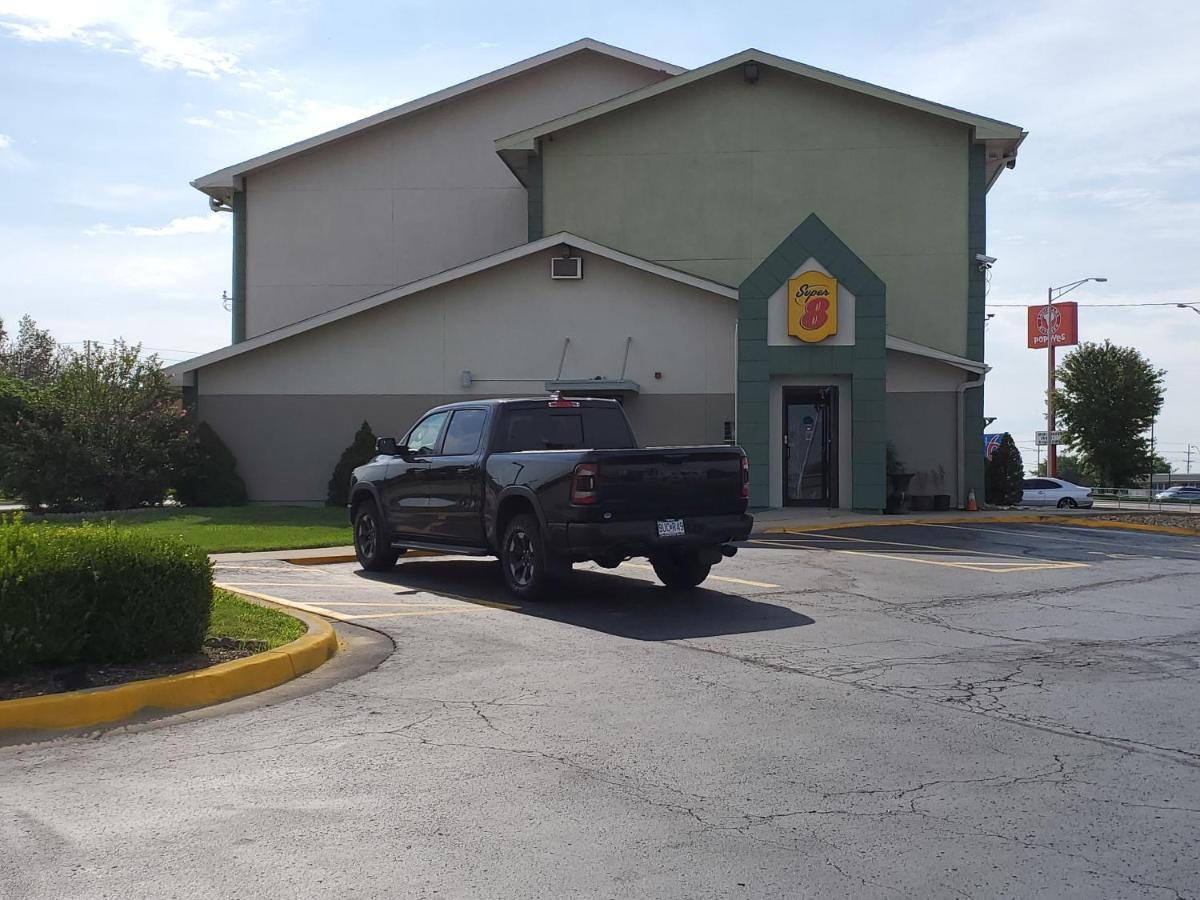 Super 8 By Wyndham Kansas City At Barry Road/Airport Buitenkant foto