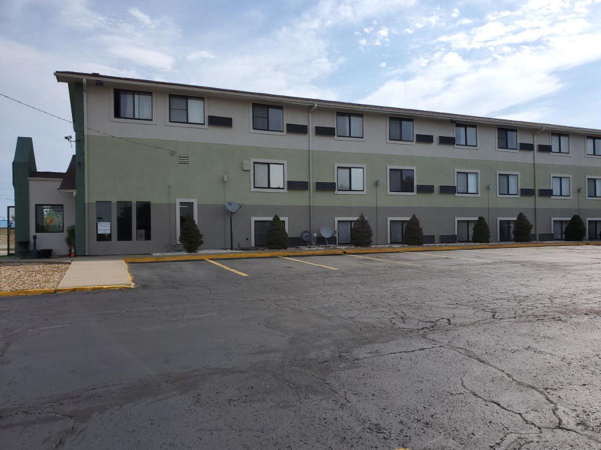 Super 8 By Wyndham Kansas City At Barry Road/Airport Buitenkant foto
