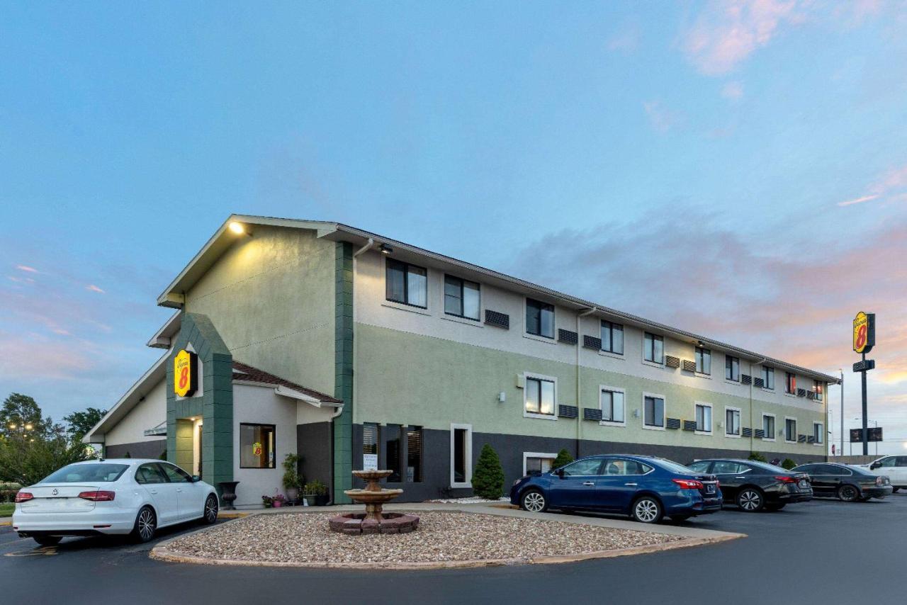 Super 8 By Wyndham Kansas City At Barry Road/Airport Buitenkant foto
