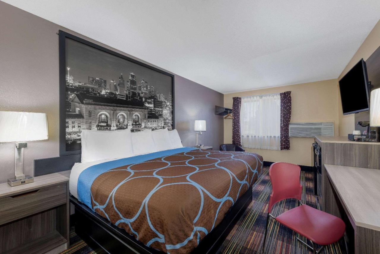 Super 8 By Wyndham Kansas City At Barry Road/Airport Buitenkant foto