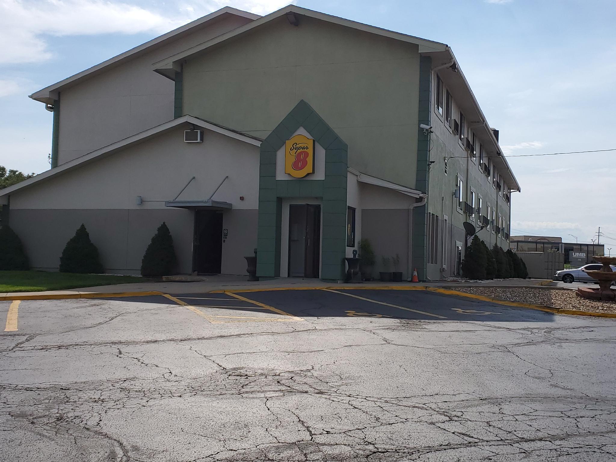 Super 8 By Wyndham Kansas City At Barry Road/Airport Buitenkant foto