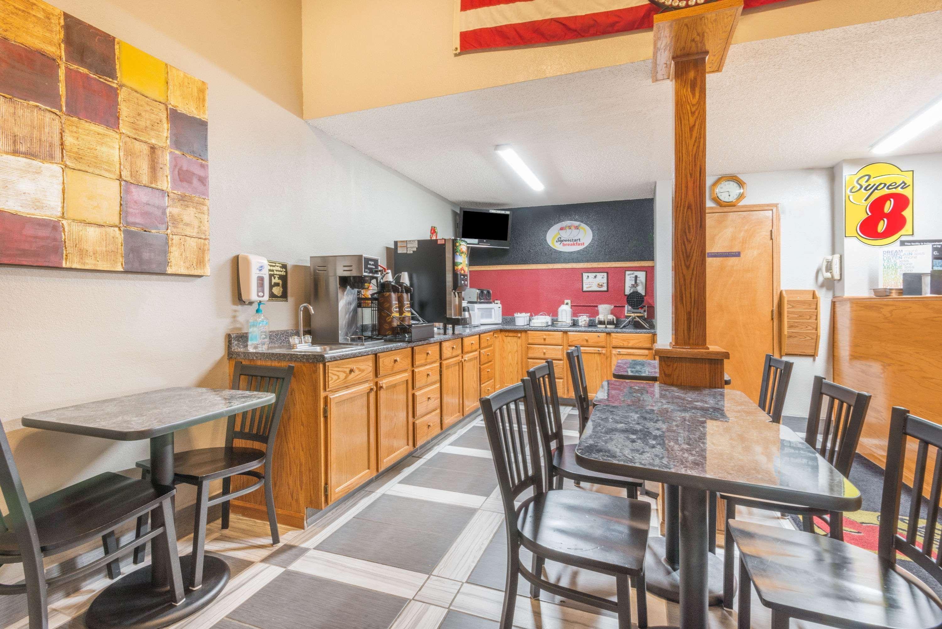 Super 8 By Wyndham Kansas City At Barry Road/Airport Buitenkant foto