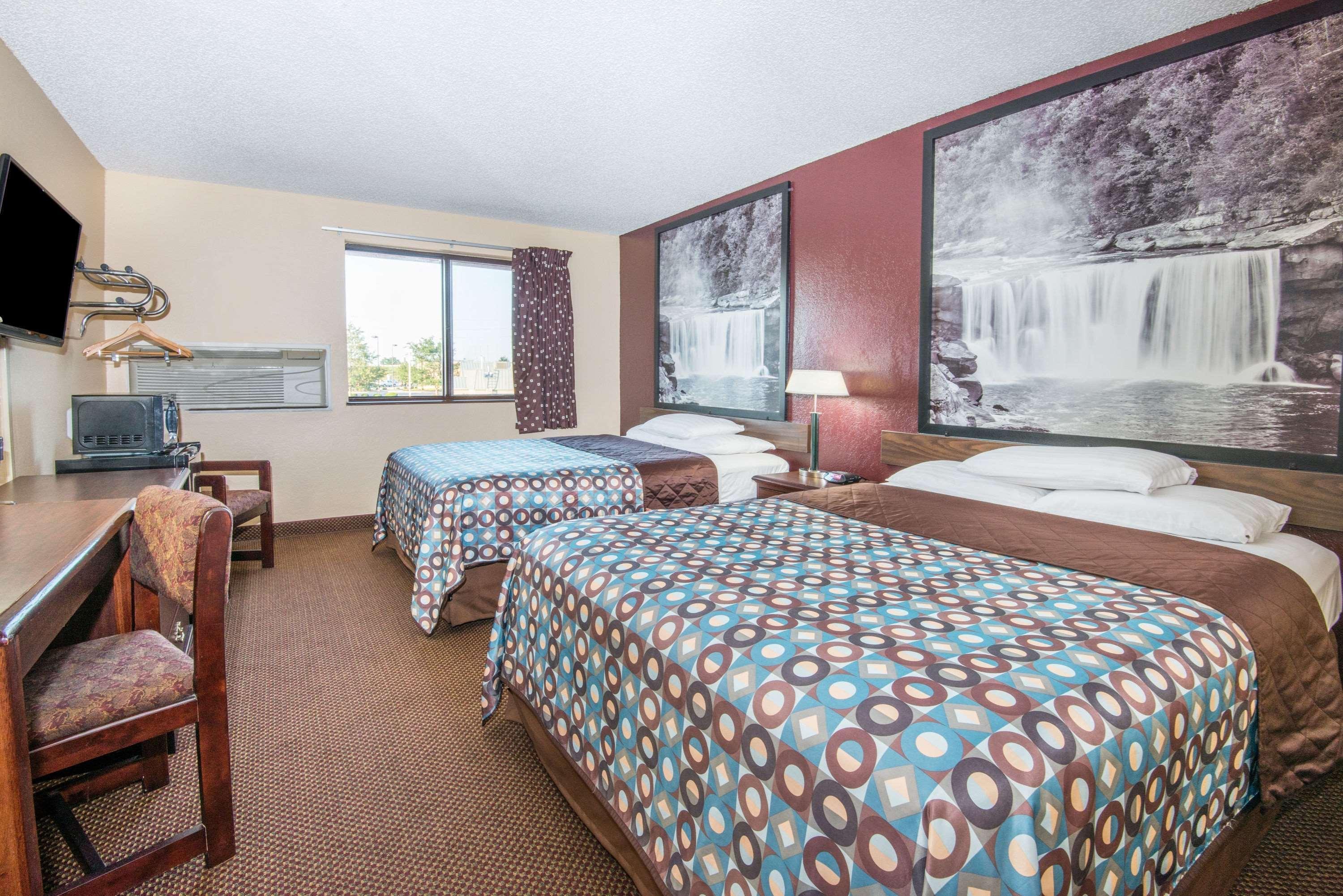 Super 8 By Wyndham Kansas City At Barry Road/Airport Buitenkant foto