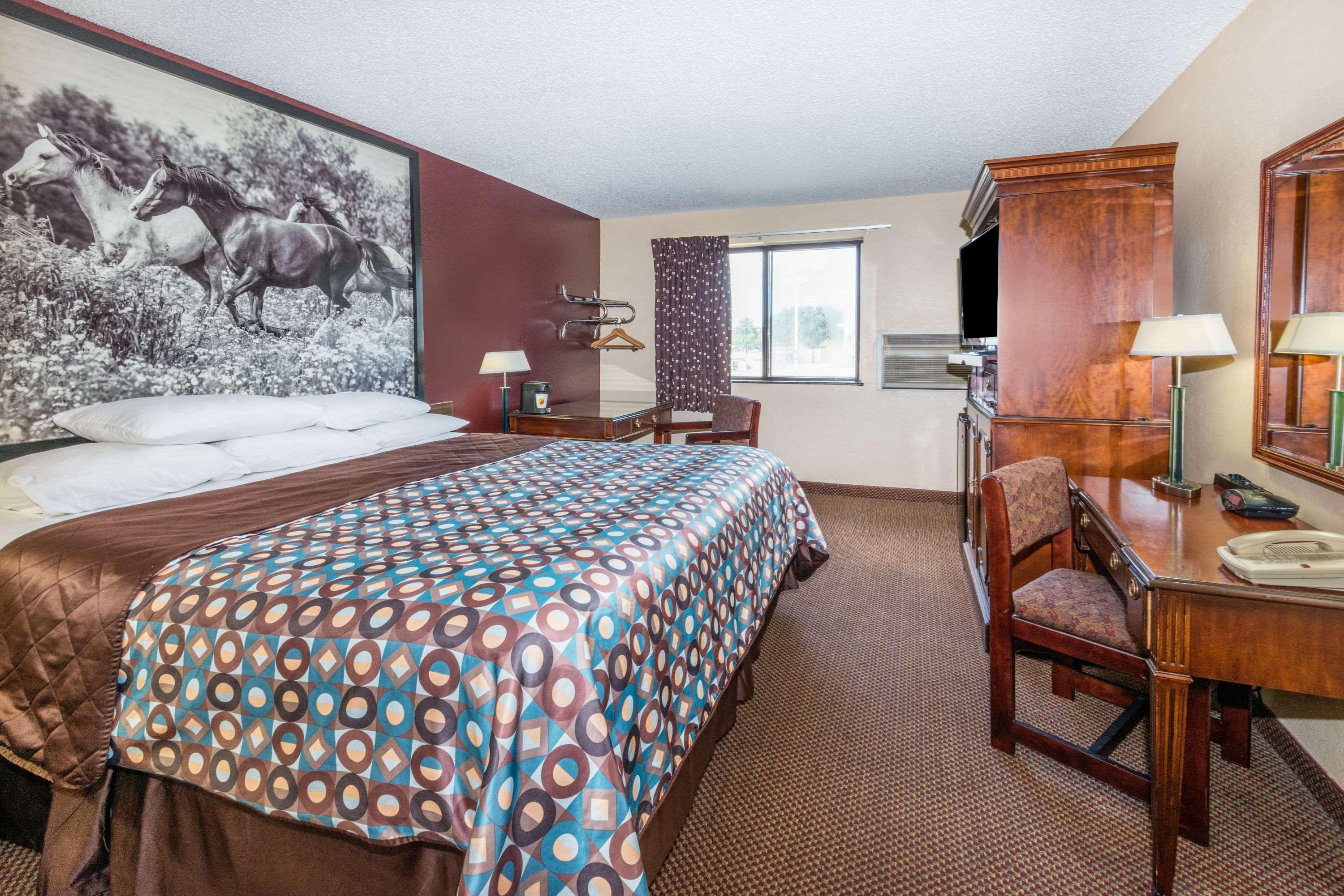 Super 8 By Wyndham Kansas City At Barry Road/Airport Buitenkant foto