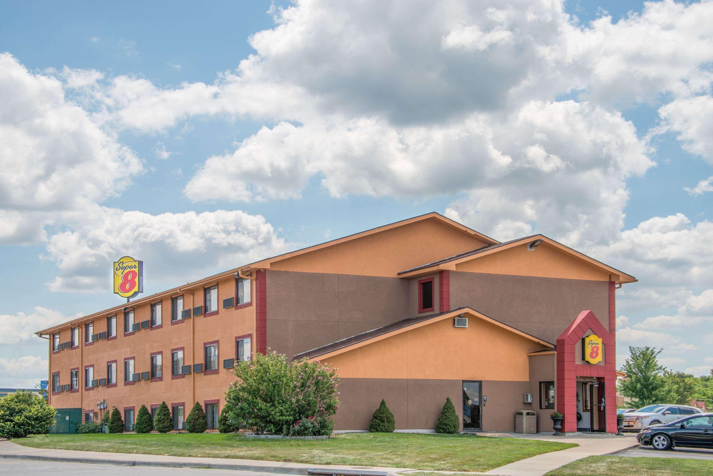 Super 8 By Wyndham Kansas City At Barry Road/Airport Buitenkant foto