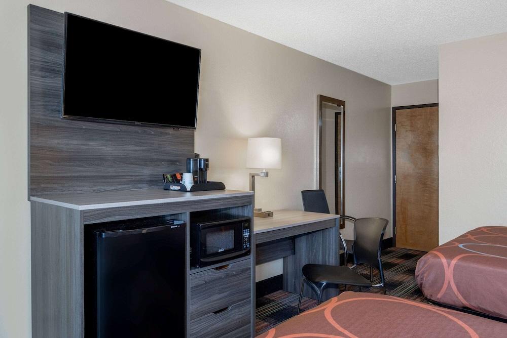 Super 8 By Wyndham Kansas City At Barry Road/Airport Buitenkant foto