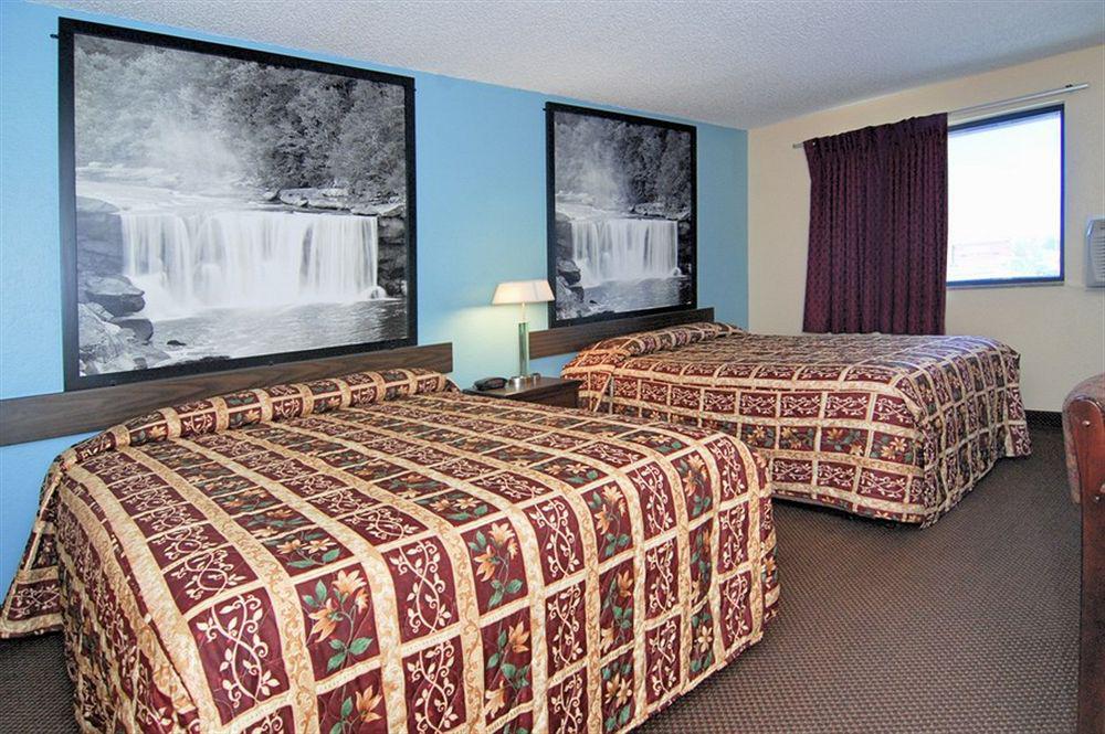 Super 8 By Wyndham Kansas City At Barry Road/Airport Buitenkant foto