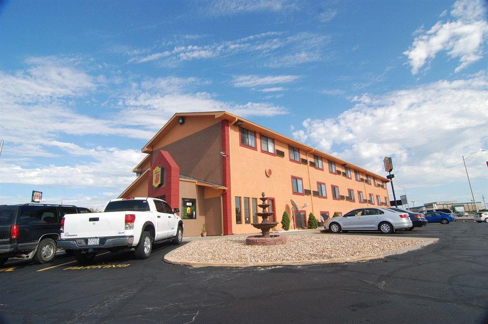 Super 8 By Wyndham Kansas City At Barry Road/Airport Buitenkant foto
