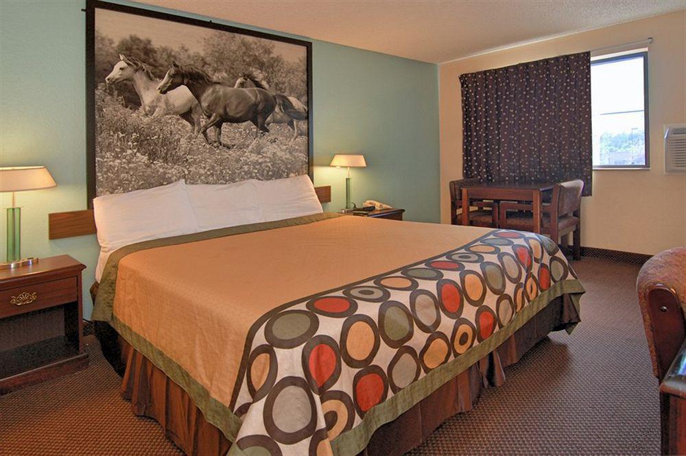 Super 8 By Wyndham Kansas City At Barry Road/Airport Buitenkant foto