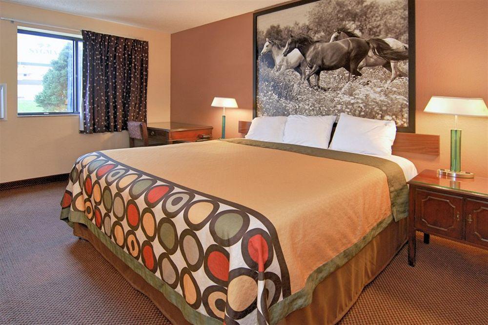 Super 8 By Wyndham Kansas City At Barry Road/Airport Buitenkant foto
